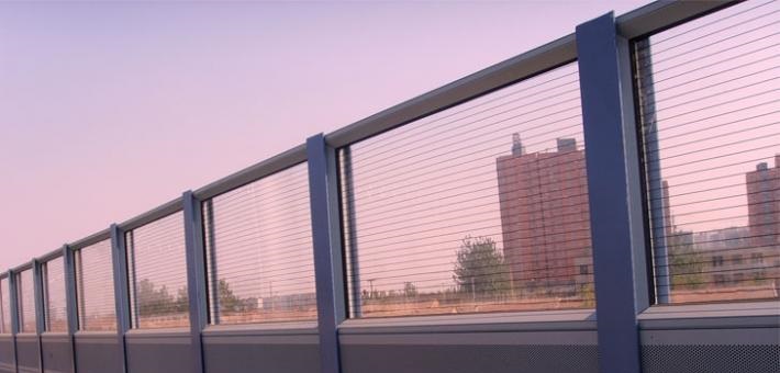 「声屏障板材」由哪些材料组成？