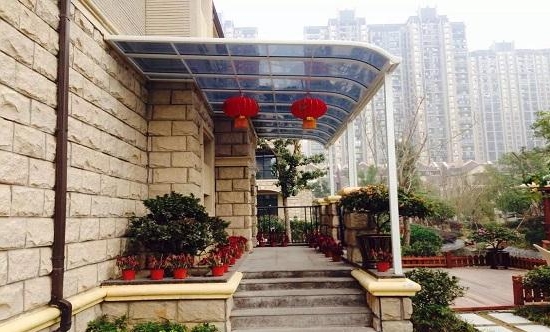 耐力板厂家介绍：玻璃雨棚与耐力板雨棚的区别有哪些？已推荐